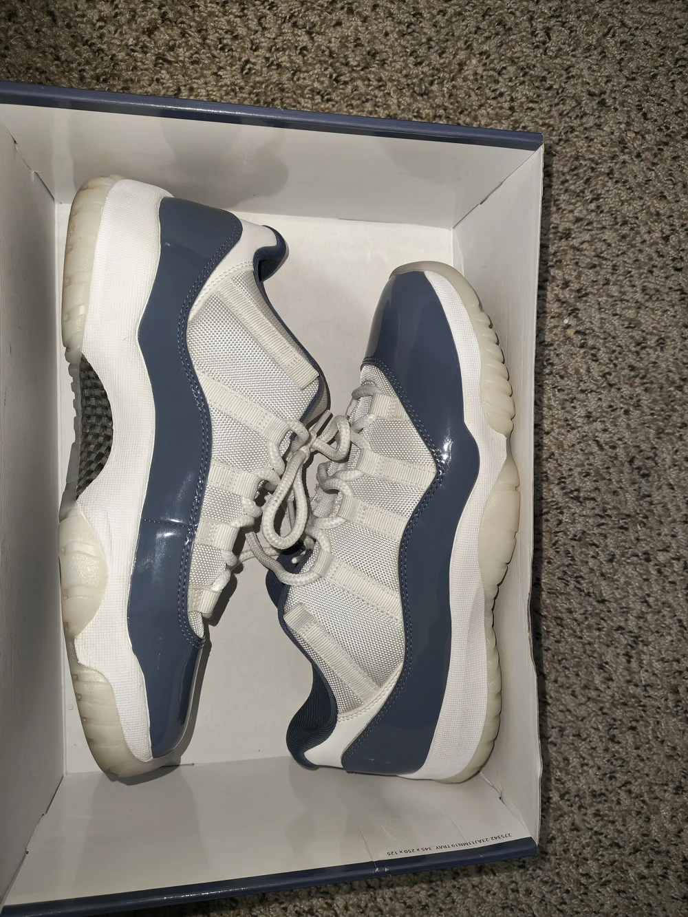 Jordan Low-Top Sneakers in White and Slate Blue
